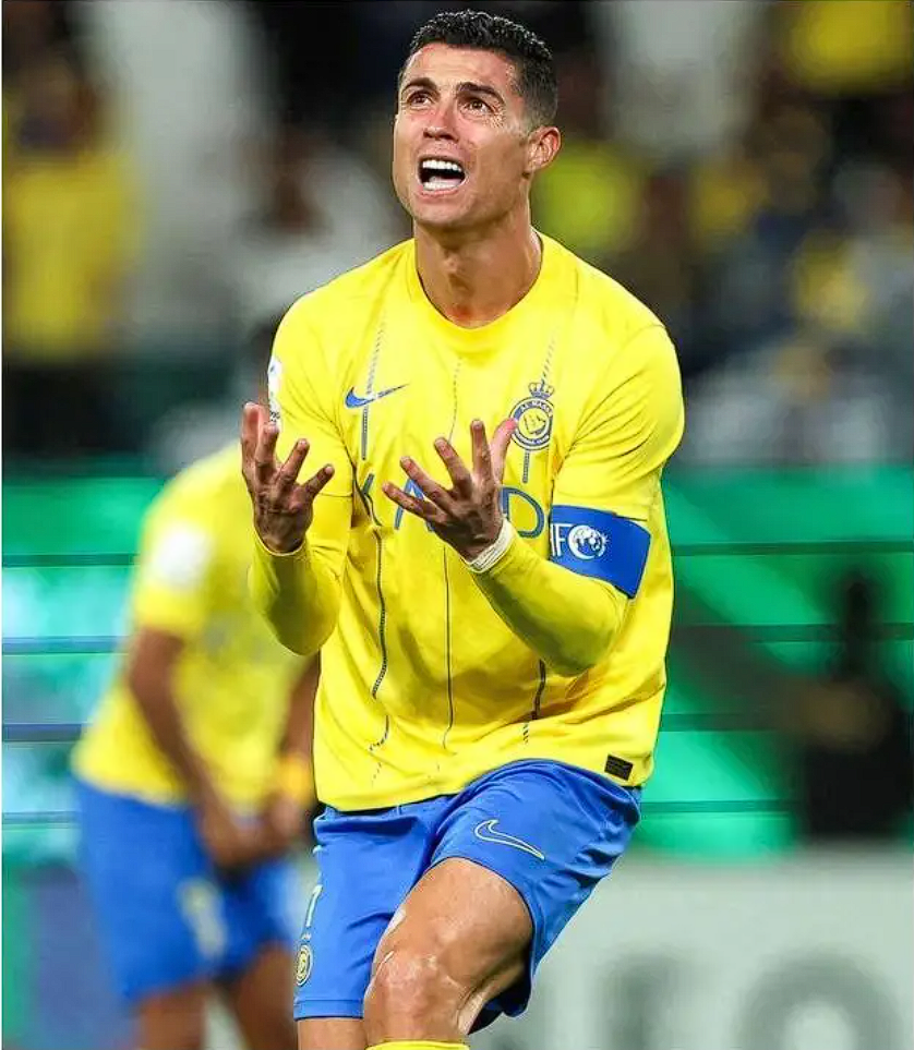 包含反败为胜首场状态出色,利物浦观众沸腾!,C罗重返赛场观众掌声雷动的词条